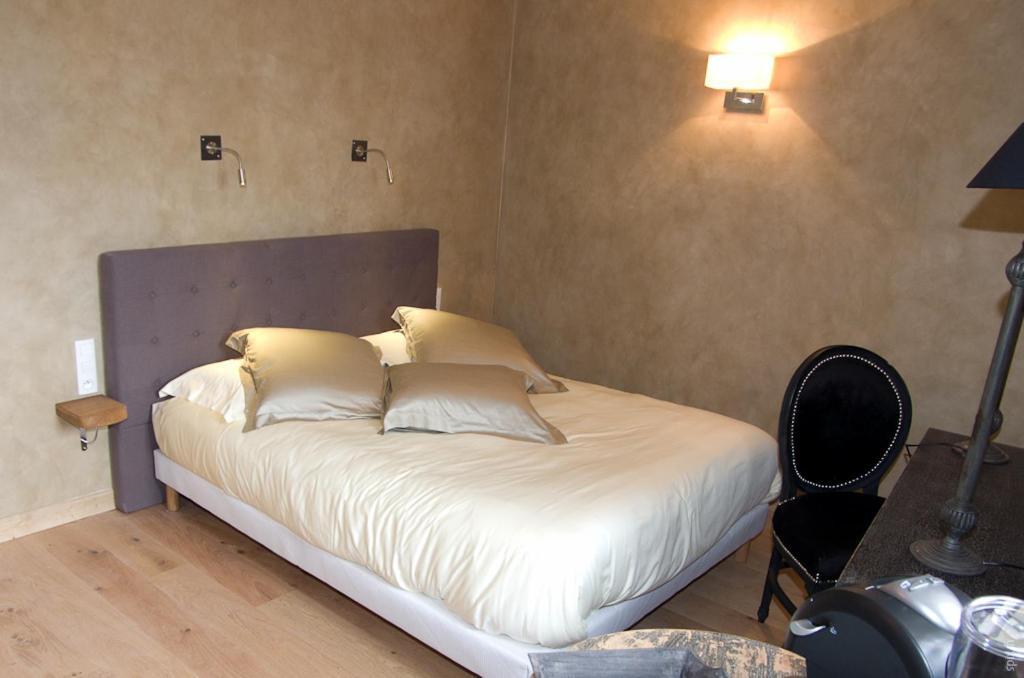 Charme & Business Hotel Lyon Limonest Quarto foto