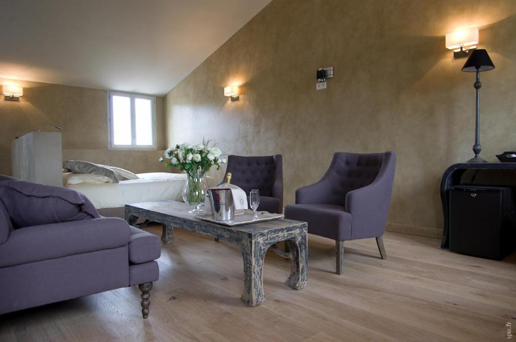 Charme & Business Hotel Lyon Limonest Quarto foto
