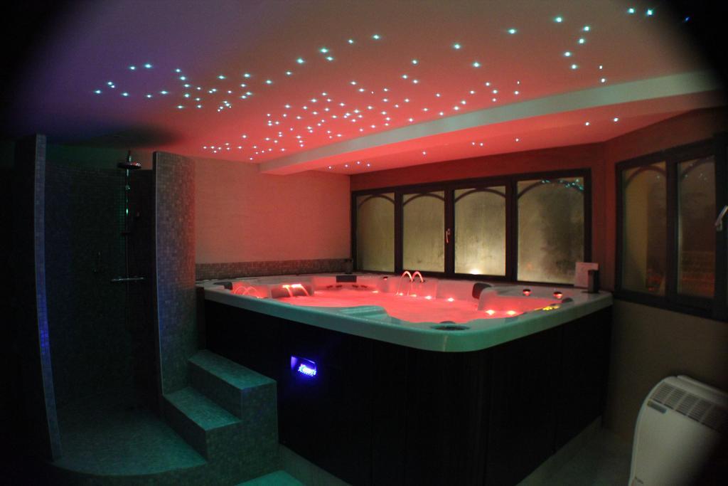 Charme & Business Hotel Lyon Limonest Exterior foto