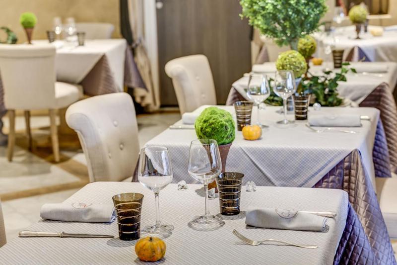 Charme & Business Hotel Lyon Limonest Exterior foto